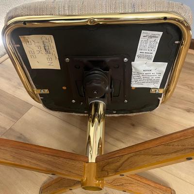 MCM Table & Chairs (K-MG)