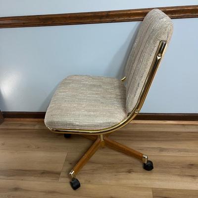 MCM Table & Chairs (K-MG)