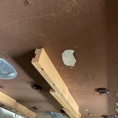 MCM Table & Chairs (K-MG)