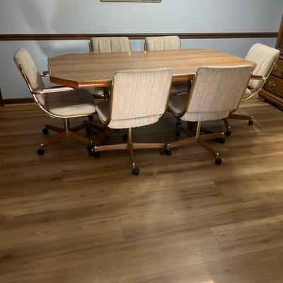 MCM Table & Chairs (K-MG)