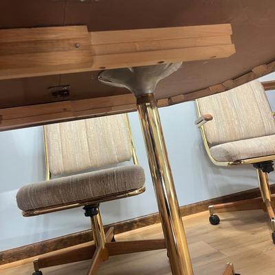 MCM Table & Chairs (K-MG)