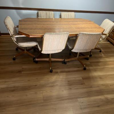 MCM Table & Chairs (K-MG)