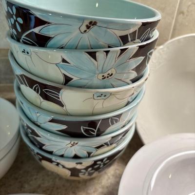 Kitchen dishes