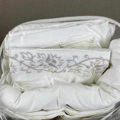 New Queen Size Embroidered Sheet Set