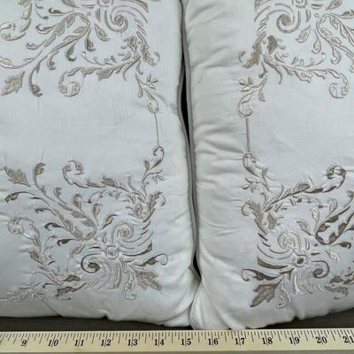 Set of 2 Decorative Throw Pillows