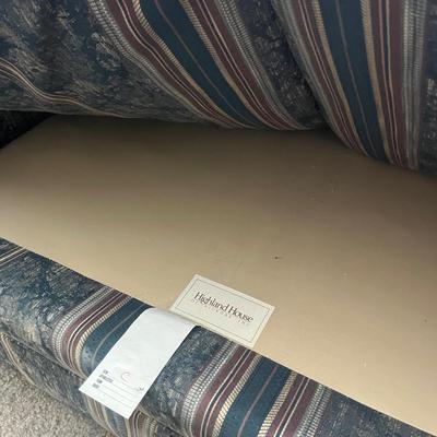 Highland House Loveseat (GB-MG)