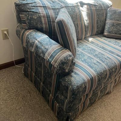 Highland House Loveseat (GB-MG)