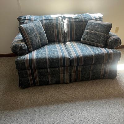 Highland House Loveseat (GB-MG)