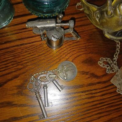 INSULATORS, TORCH PENCIL SHARPENER, WINDCHIME, BELL AND KEYS