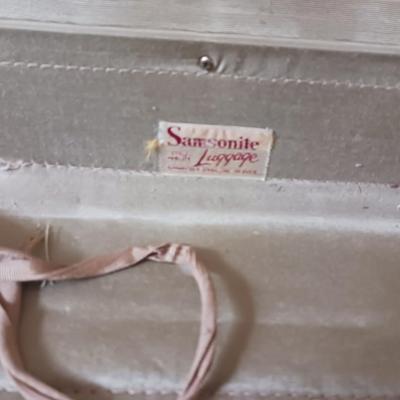 THREE VINTAGE SUITCASES