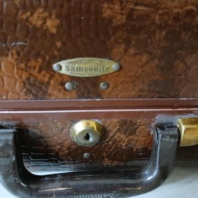 THREE VINTAGE SUITCASES