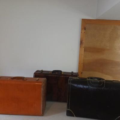 THREE VINTAGE SUITCASES