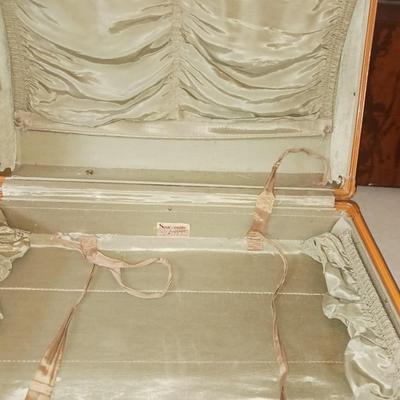 THREE VINTAGE SUITCASES