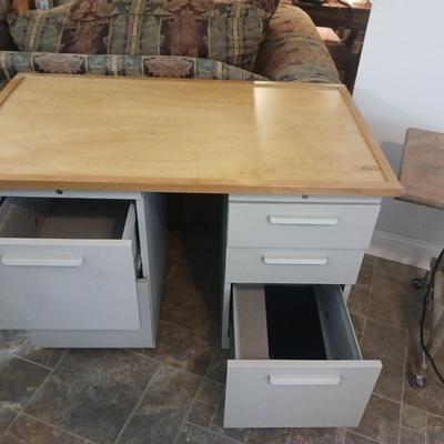 2 METAL FILING CABINETS WITH WOODEN TOP