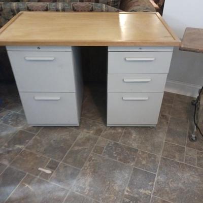 2 METAL FILING CABINETS WITH WOODEN TOP