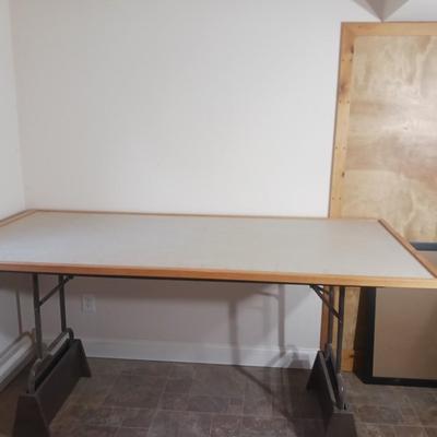 FOLDING PROJECT TABLE ON HANDMADE LIFT STANDS