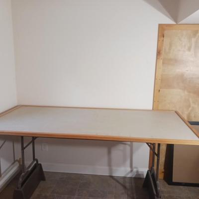 FOLDING PROJECT TABLE ON HANDMADE LIFT STANDS