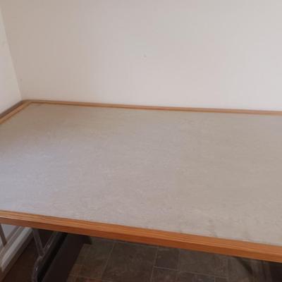 FOLDING PROJECT TABLE ON HANDMADE LIFT STANDS