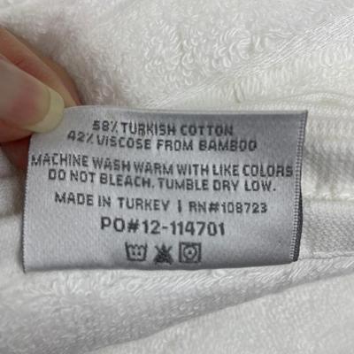2 White Cariloha Luxury Bath Towels New!