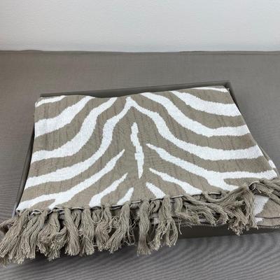 Cotton Throw Blanket with Acrylic Tray New!