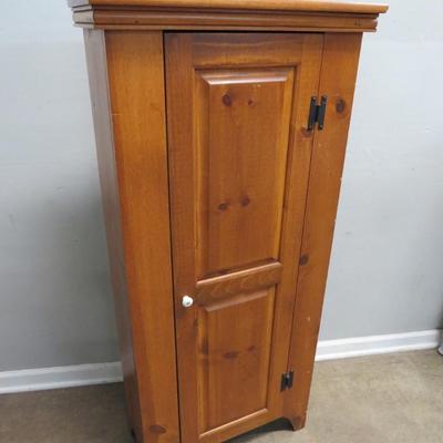 Sale Photo Thumbnail #24: This online auction features a wide variety of items including mid-century furniture, power tools, Craftsman tool chest, Bernhardt leather chair, Celestron telescope, sports memorabilia, Colt replica revolvers, kitchen cookware, Warther cutlery, Univega b