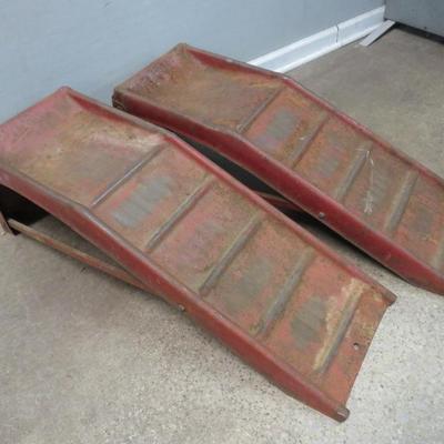 Sale Photo Thumbnail #18: This online auction features a wide variety of items including mid-century furniture, power tools, Craftsman tool chest, Bernhardt leather chair, Celestron telescope, sports memorabilia, Colt replica revolvers, kitchen cookware, Warther cutlery, Univega b