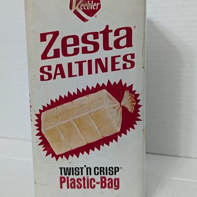 Vintage Keebler Zesta Saltines Tin 14 oz Twist ’n Crisp Retro Advertising Cracker Can