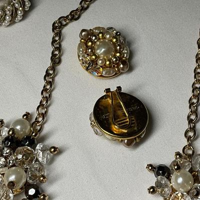 Chunky pearl/glass beaded NK w/clip earrings