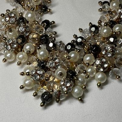 Chunky pearl/glass beaded NK w/clip earrings