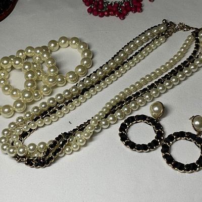 Pearl Bracelets, Pearl Necklace w/gold & cloth Nk, & PE
