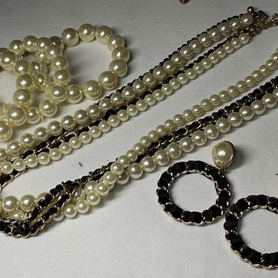 Pearl Bracelets, Pearl Necklace w/gold & cloth Nk, & PE