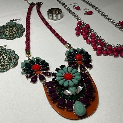 Pink/green/blue stoned NKs with PE and Ring