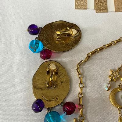 Gold grouping with PE/Clip Earrings