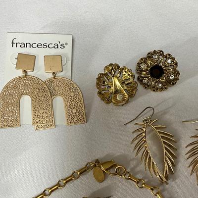 Gold grouping with PE/Clip Earrings