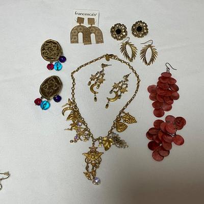 Gold grouping with PE/Clip Earrings
