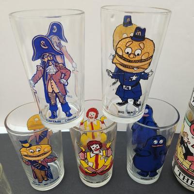 Lot of Vintage Collectable Glasses Peanuts Snoopy Archie Comic, McDonald's, Gasoline Alley