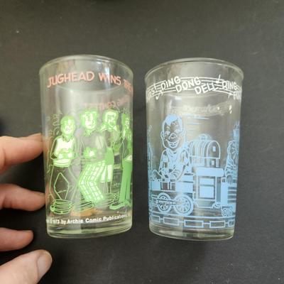 Lot of Vintage Collectable Glasses Peanuts Snoopy Archie Comic, McDonald's, Gasoline Alley