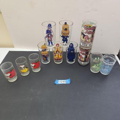 Lot of Vintage Collectable Glasses Peanuts Snoopy Archie Comic, McDonald's, Gasoline Alley