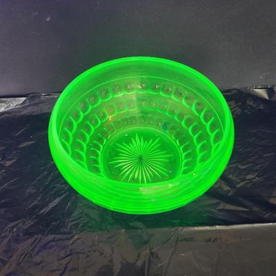 8" Green Glass Bowl Vaseline Uranium