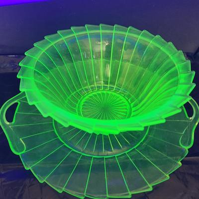 6 Piece Green Glass Vaseline Uranium Glass Jeanette Sierra Spinwheel Bowl Tray
