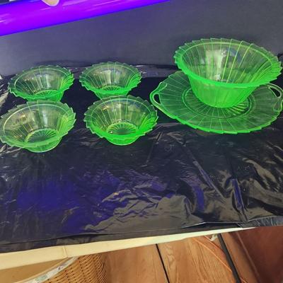 6 Piece Green Glass Vaseline Uranium Glass Jeanette Sierra Spinwheel Bowl Tray