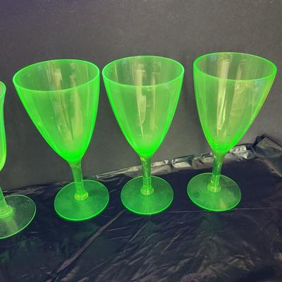 6 Pieces Green Glass Vaseline Uranium Glass
