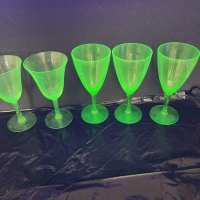6 Pieces Green Glass Vaseline Uranium Glass