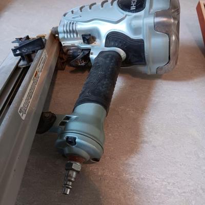 HITACHI 3 1/2" STRIP AIR NAILER