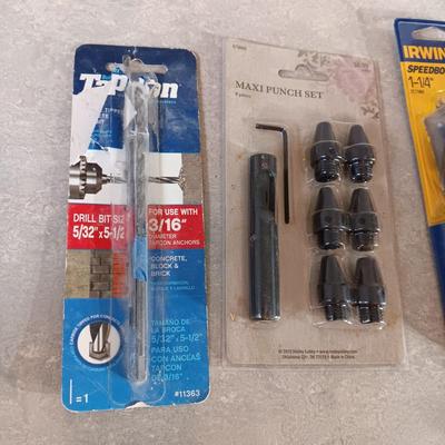 VARIETY OF DRILL BITS