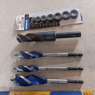 VARIETY OF DRILL BITS