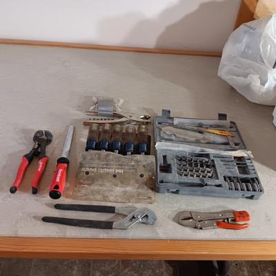 DRILL BITS AND HAND TOOLS