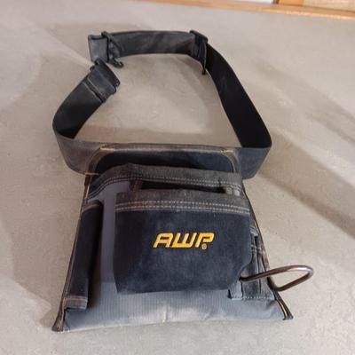HUSKY METAL TOOL BOX WITH SHELF, TOOL BELT AND KNIFE SET