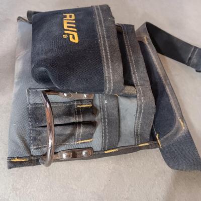 HUSKY METAL TOOL BOX WITH SHELF, TOOL BELT AND KNIFE SET