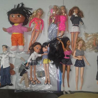 Sale Photo Thumbnail #98: Barbie, Bratz, Dora, and more